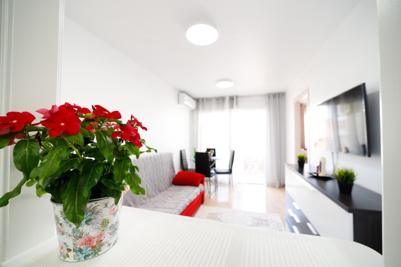 прекрасная где есть бассейн и парковка Apartment