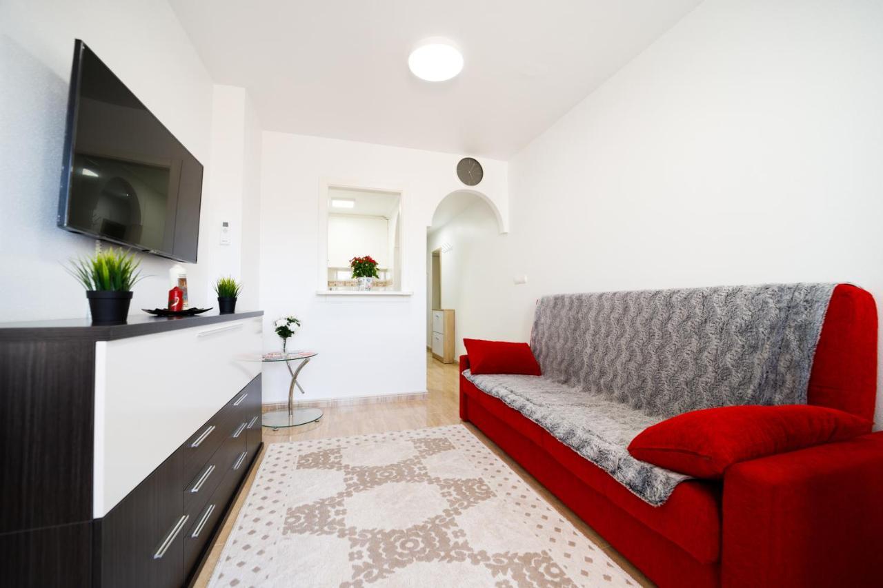 прекрасная где есть бассейн и парковка Apartment