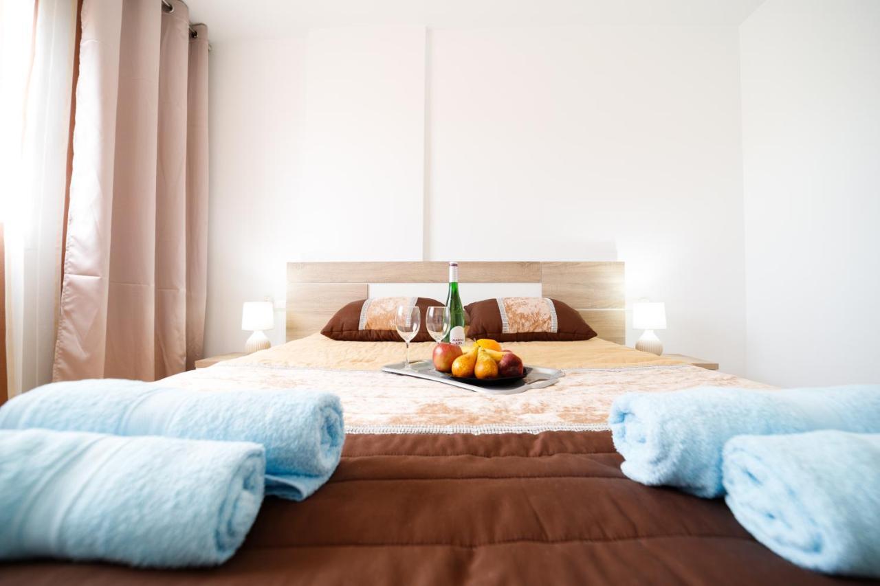 прекрасная где есть бассейн и парковка Apartment *